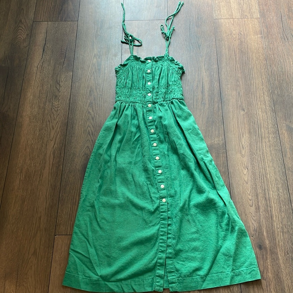 Super cute summer dress! With adjustable straps 😁